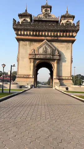 Patuxai: Laos’ iconic triumph arch. A mix of traditional Lao design and French influence, standing tall as a symbol of pride. 🏛️#VientianeLaos #TravelVientiane #patuxai🇱🇦 