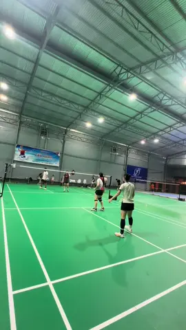 Báo cầu lông 🤭🤫🏸#caulong #badminton #friend #j4fun 