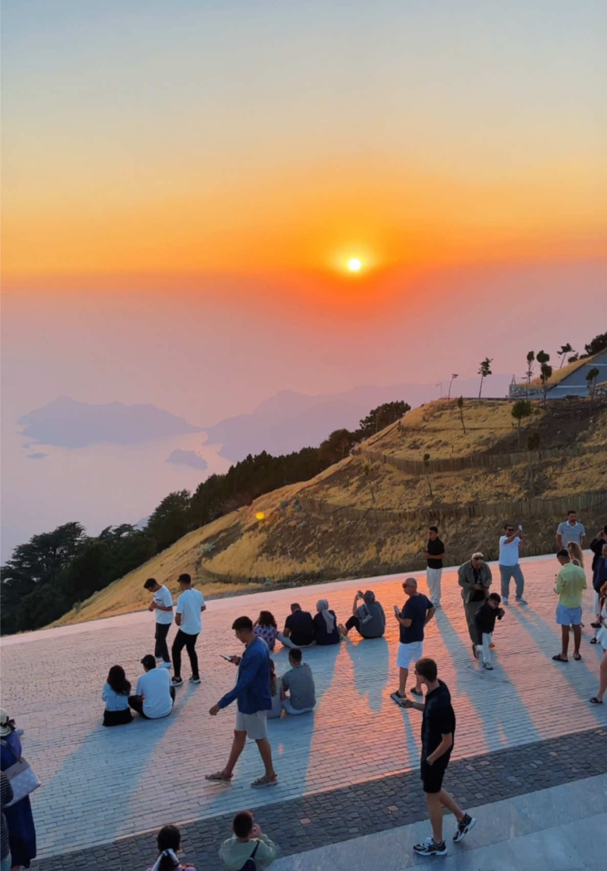 Ülkenin en güzel gün batımı 🌅 izleme noktası 😍 Gerçek olmayacak kadar güzel 🤩 Videoyu paylaştığın kişi seni buraya getirsin 💙 The most beautiful sunset I’ve ever seen was in Turkey 🇹🇷  Send the video to the person you want to go here with 📥 Burası📍 Muğla, Fethiye Babadağ 🌅 #muğla #fethiye #ölüdeniz #oludeniz #turkey #kapadokya #sunset #sea #view #naturel #nature #sunshine 
