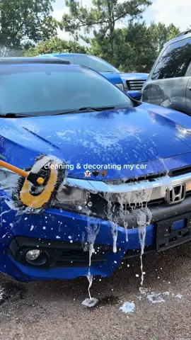 let's clean and decorate my car! 👻🦇🖤 #fypシ #carcleaning #cardecor #spookyseason 