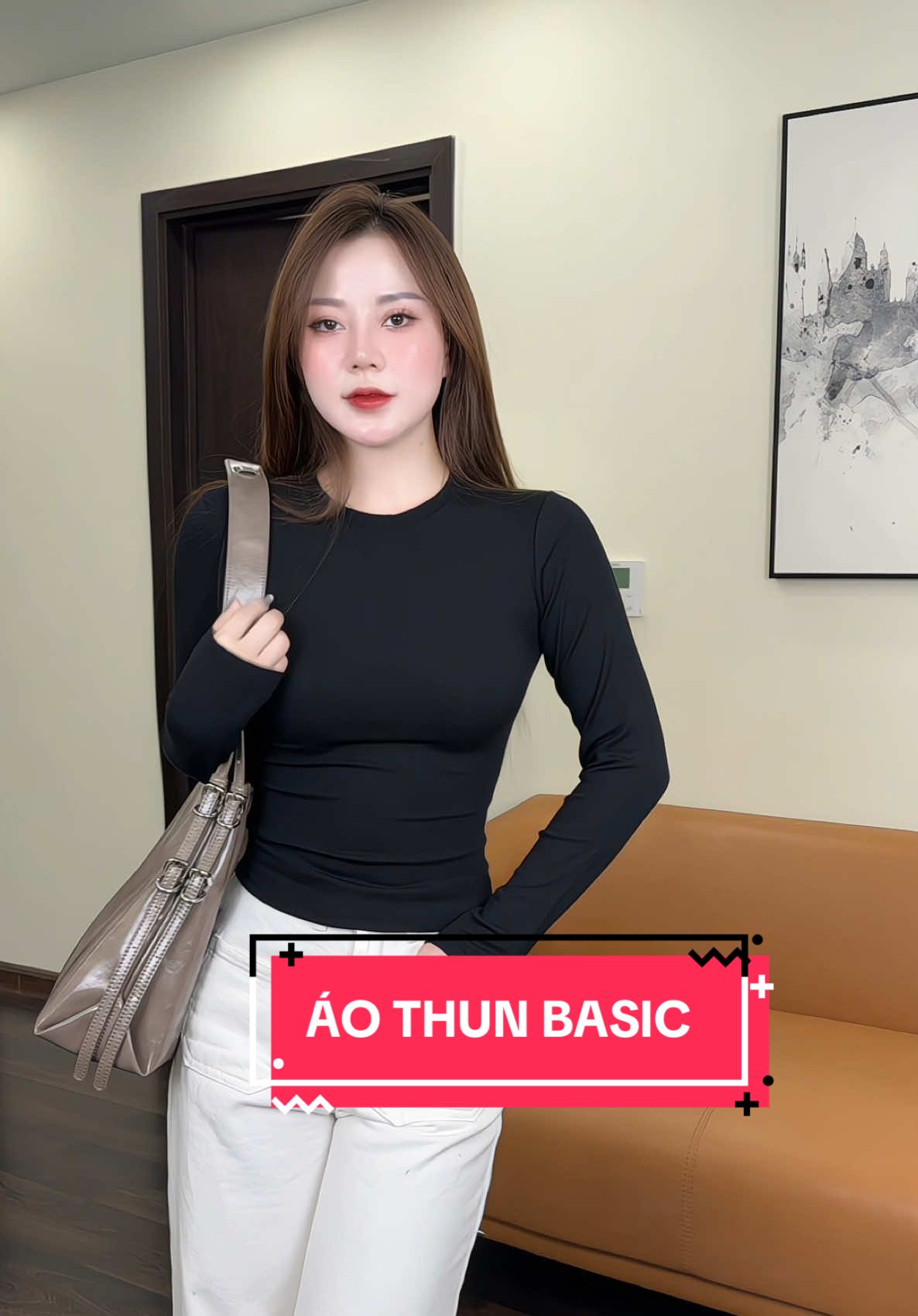 Mặc đồ basic mãi chân ái ce ơi . Deal mở bán các bà săn lẹ lẹ nhen #xuhuongtiktok  #quynhnhumacgi 