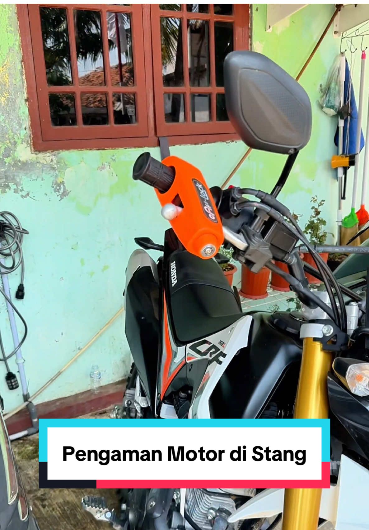 Pengaman motor anti maling, mengunci grip gas dan rem motor. #griplock #gembokmotor #kunciremmotor #kuncistangmotor #BrilhaSemMedoEstácio 