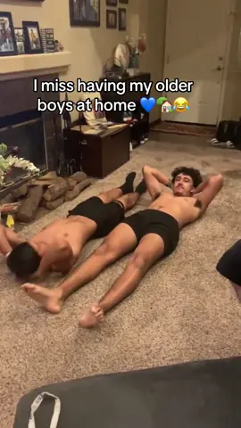 Never a dull moment around the house when these 2 are home.💙😂 #boymom #iowa #idaho #adulting #family 