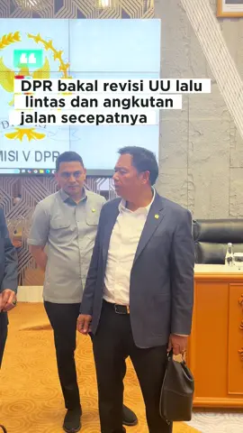 Ketua Komisi V DPR RI, Lasarus, mengungkap pihaknya secepatnya merevisi Undang-Undang Nomor 22 Tahun 2009 tentang Lalu Lintas dan Angkutan Jalan (UU LLAJ). Revisi ini dilakukan agar terciptanya kebijakan Zero Over Dimension Over Loading (ODOL) mulai 2027.  “Kemarin kami sepakat dengan pimpinan DPR ini akan kita lakukan revisi secepatnya dan sudah masuk di Prolegnas, Program Legislasi Nasional tahun 2025. Mudah-mudahan di 2025 ini kita bisa selesaikan,” kata Lasarus #pdiperjuangan #dprri #fraksipdiperjuangan #dpr #fraksipdip #komisiv #fraksipdiperjuangan_dprri #lasarus
