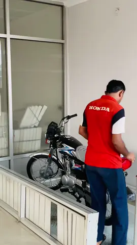 Alhumdulillah New One 125❤️Honda Cg 125 😎#foryou #honda #cg #125 #hondashowroom #KHANPUR #alhamdulillah❤️ #saiyaara #منکراورمنافق_پوسٹ_سےدور_رہے @Adeel chandia32 @⚜️ @Ahmad qureshi @SarDariyan555🦁 @سجو جسکانی ❤️‍🔥🚬 