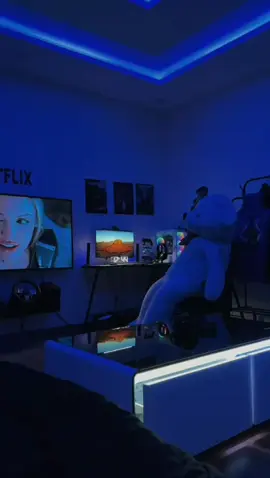 ماذنبي حين يقتلني اأشتياقي لك دون علمك انت نبض قلبي ولا بعدك بديل🕊️🚶