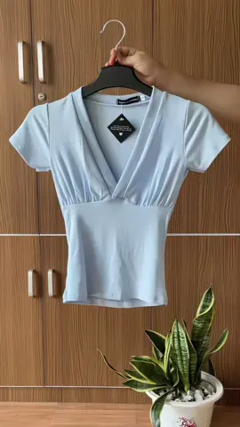 Áo Thun Cổ V Khoét Sâu Ôm Body #aothun#aoxinh #thoitrangnu #xuhuong #xuhuongtiktok 