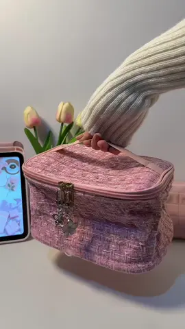 simplify your beauty space with this sleek and functional makeup bag organizer #makeupbag #makeupbagorganizer #makeuporganizer #makeup #cosmeticbag 