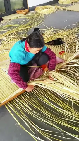 We are not selling products to you, but take natural beautiful things and happy life to you! Enjoy the nature together! #3hlink #Lavender #palmleaves #driedflowers #3hlinkflower #preservedflower #bohodecor #pampasgrass #hydrangea #homedecor #weddingdecoration #babybreath #handmadecrafts #hoteldecor #luxurydecor #flowerbouquet #flowerboxes #flowerbouquets #hydrangeas #christmasdecor #christmasflowers #preservedtree #witchbroom #christmas #driedflowerwholesale #cassiacinnamon #amarantus #willowbranch #minihaybales #decorhaybales 