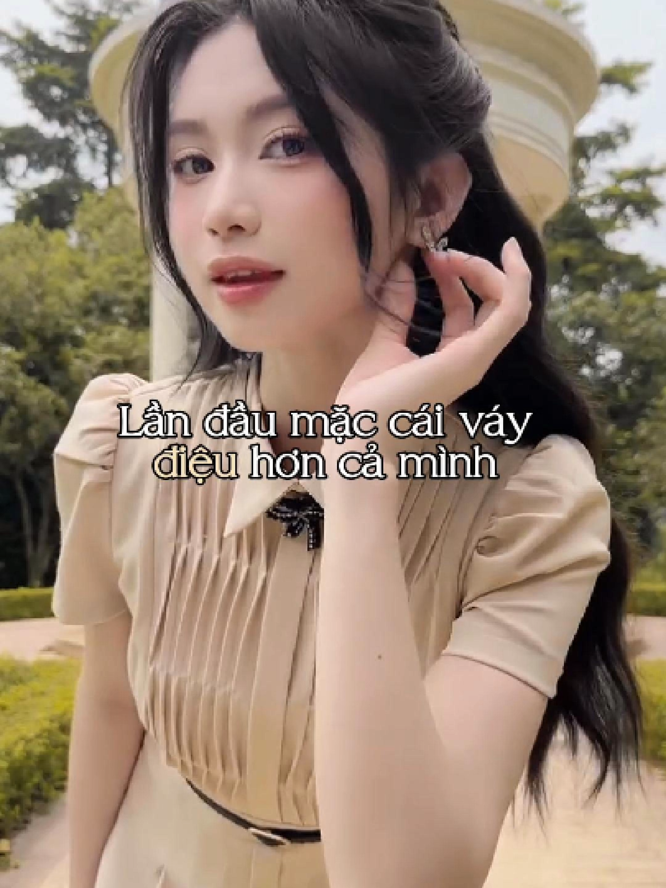 Lần đầu tiên mặc cái váy điệu hơn cả mình 😜 #soleil #soleil_room #thoitrangnu