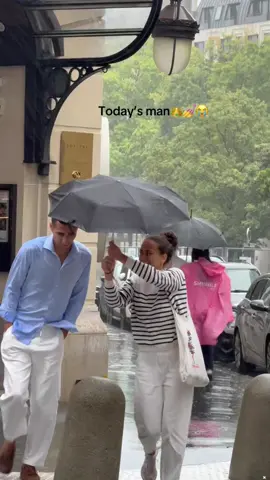 A gentleman never forgets the little things 🕴️#gentleman #man #woman #chivairyisnotdead #beautiful 