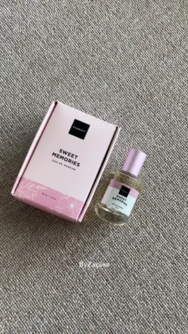 wangi bangettt tapi isi nya 30ml😭🩷😣 #fyp #parfumviral #parfume24jam #scarllet #parfum 