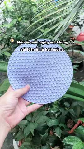 Trông nhỏ mà hữu dụng lắm mọi người ơi 😄. Miếng lót nồi – lót ly nhà bếp đỉnh chóp khỏi bàn luôn! #lotnoi #meobep #lotly #reviewdohay #lotnoisilicon #fyp #hoailuoiriviu  @Hoài lười rì viu  @Hoài lười rì viu  @Hoài lười rì viu 