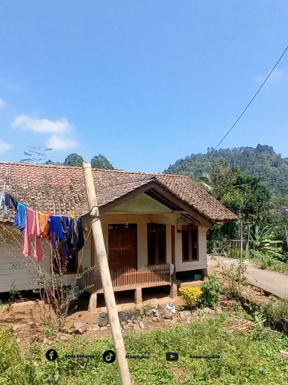mana janji neng nu baheula.... suasana di kampung yang indah  #nostalgia #masakecil #kenangan #jamandulu #throwback #masalalu #nostalgiamasakini #jadul #fotolama #kenanganterindah #tempodulu  #nostalgiabareng #kenangan #anakkampung #alami #alam #perkampungan #pedesaansunda  #fyp #sunda #pesawahan #tasikmalaya #petualangan  #jamandulu #pedalaman #rumahunik #rumahpanggung #suasanadesa #jelajahdesa 