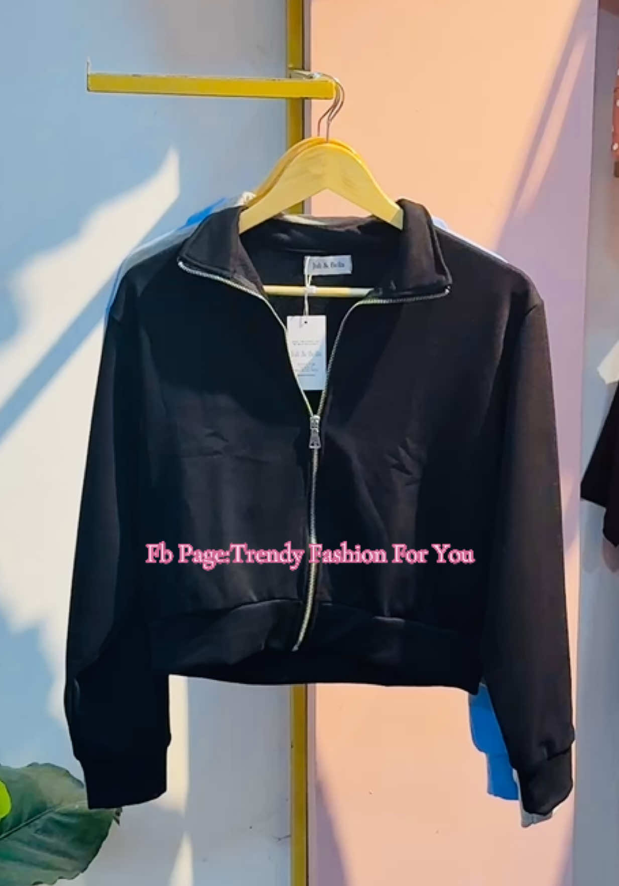 𝐍𝐞𝐰 𝐀𝐫𝐫𝐢𝐯𝐚𝐥𝐬 ~ 𝐉𝐚𝐜𝐤𝐞𝐭 𝐂𝐨𝐥𝐥𝐞𝐜𝐭𝐢𝐨𝐧 𝐅𝐫𝐨𝐦 𝐉𝐮𝐥𝐢 & 𝐁𝐞𝐥𝐥𝐚 မိုးအေးတယ် နွေးထွေးစွာ လှပကြဖို့ 🌝 Jacket လေးတွေ New Arrivals ရောက်ပါပြီ🫶🏻🤍🩵🖤 အမိုက်စား ဆိုတာထက်ပိုတဲ့ အမိုက်စား Jacket လေးမို့ သူငယ်ချင်းကို လက်ဆောင်ပေးမလား ကိုယ့်အတွက် ဝယ်ထားမလား ရှယ်ပဲ 😚 𝐈𝐧𝐬𝐭𝐨𝐜𝐤& 𝐍𝐞𝐰 𝐀𝐫𝐫𝐢𝐯𝐚𝐥𝐬 @ 𝐓𝐫𝐞𝐧𝐝𝐲 𝐇𝐥𝐞𝐝𝐚𝐧 / 𝐒𝐚𝐧𝐜𝐡𝐚𝐮𝐧𝐠 🛍️  #TFFY #newarrivals #OOTD #trendyhledanမှာလည်းရပါပြီ #trendysanchaungမှာဝယ်လို့ရပါပြီ #instocknow✅❤️ #WeekdaysOutfit #Rainyoutfit #juliandbella #airportjacket #bestsellerjacket 