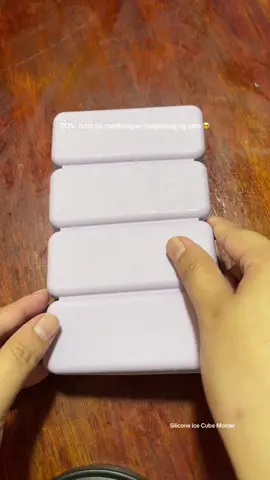 Hindi na mapapagod magbasag ng yelo for tumbler. This silicone ice cube molder makes 4 big cubes perfect for tumblers — easy to fill, easy to pop out ✨ #icecubemolder #siliconeicecubetray #icecubetray #icetumbler #icefordrinks #tumblerhacks #tumblergirl 