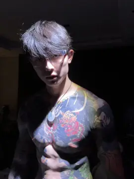 Em có thích zai xăm trổ nhưng mặt thư sinh không? 🤓 