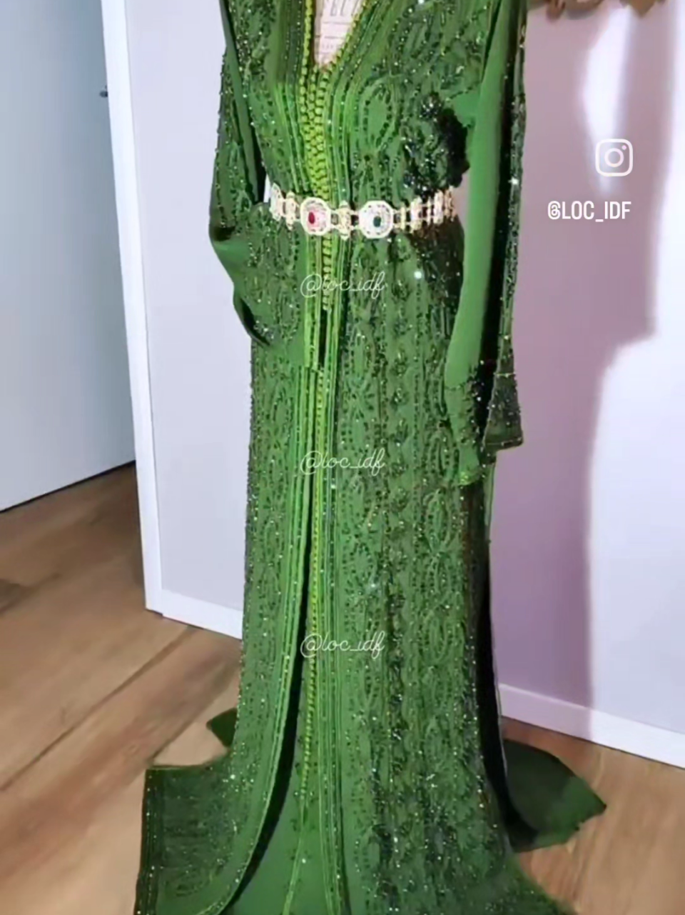 ✨#CAFTAN FULL STRASS ✨🇲🇦 Taille Ajustable  💍Les accessoires sont inclus dans la location  📍 Showroom situé à ÉVRY PARIS 📸 Tous les modèles ne sont visibles sur les réseaux  📅 Créneaux Essayage seulement sur RDV en DM Instagram, lien en Bio tiktok  #TRADITIONNEL #BELDI #TAKCHITA #morocco #weddingday #bridetobe #caftanmarocain #foru #for #foruyou #PRESTIGE 