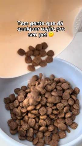 As vezes é porque ainda não conhece a Bionatural 🐾😋 Uma ração rica em proteínas de alta qualidade, com ingredientes naturais e o melhor custo-benefício entre as super premium do mercado.  Sem adição de transgênicos, 100% antioxidantes naturais e sem corantes e aromatizantes.  Bionatural é saúde de verdade! Garanta agora na PetZoo! Seu pet merece esse cuidado ❤️  #superpremium #racaonatural #bionatural #racaopet #caes #gatos #petshop #goiania #anapolis