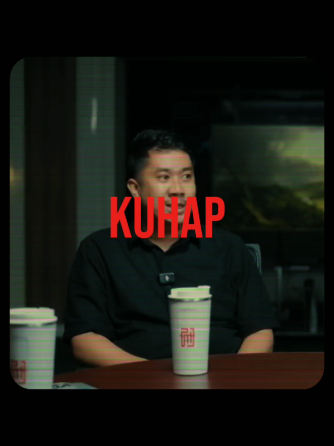 Kitab Undang-Undang Hukum Acara Pidana atau KUHAP adalah peraturan perundang-undangan yang mengatur tentang tata cara atau prosedur penegakan hukum pidana di Indonesia. Dan, ngomong-ngomong soal KUHAP nih, per hari ini DPR lagi ngebahas RKUHAP yang barukan, kamerad? Yang katanya akan berlaku mulai 2026? Benerkan? Sc: Yt Malaka #malaka #hukum #ferryirwandi #hukumindonesia #hukumpidana 