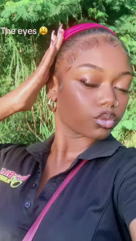 A pretty girl with pretty eyes #femsoftiktok🏳️‍🌈 #datgurlmeika #creativeessence #trendingvideo #fyppppppppppppppppppppppp 