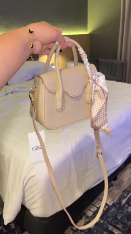 #tascantik #tasselempang #handbag 