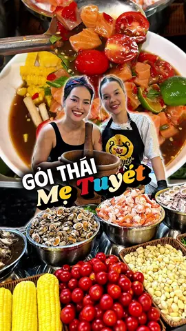 Lâu lắm mới xuống mẹ Tuyết @lautuyet83 mà sướng rơn vì mẹ có món mới: Gỏi Thái, Son-tum, Yum-zaap-nua ăn bánh cuốn thôi rồi ạ. Mẹ làm sạch sẽ mà rổ giá lại còn hợp tình hợp lý, mời bạn ghé nhà hàng mẹ Tuyết nha 🙆🏻‍♀️ #anhvuoi #chubaoanhvuoi #foodreview #reviewanngon #lẩutuyết #gỏithái #ancungtiktok #LearnOnTikTok 
