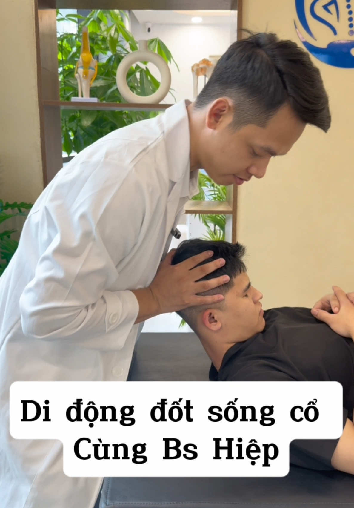 Di động đốt sống cổ cùng Bs Hiệp #đaucổvaigáy #thoátvịđĩađệmlưng #đôngcứngkhớpvai #đauvaigáy #đau_đầu_mất_ngủ #hoctrilieu #đauđầu #thoátvịđĩađệm #bacsitrilieu #trilieucovaigay #đauvaicổgáy #nắnchỉnhcộtsống #chấnthương 
