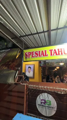 Kuliner khas rembang : Sate Srepeh. dipadukan dengan tahu telur lontong jadi makin spesial