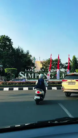 Suasana Jalan Sekitar Simpang 5 Semarang #simpanglimasemarang #simpanglima #semarang #semarangstory #semaranghebat #dolansemarang #wisata #exploresemarang #jalanjalan #sinarengan #keindahan #kota #kotasemarang 