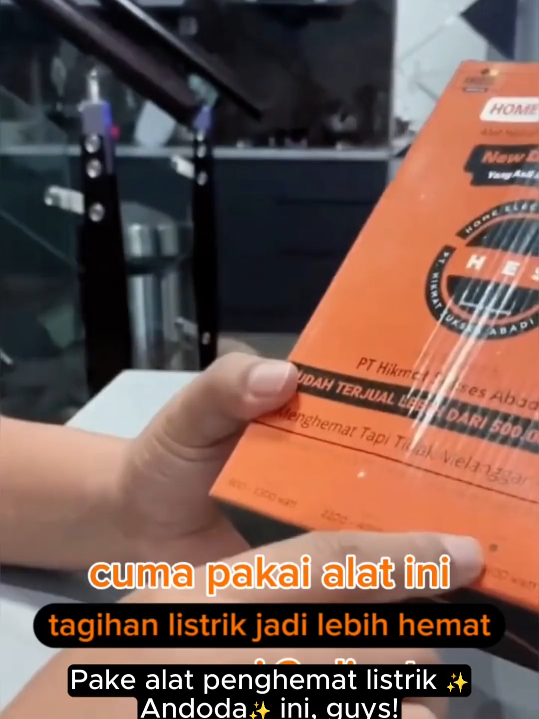 Alat Penghemat Listrik Skala Micro untuk Rumah/ Apartemen/ Ruko dll Berbasis Teknologi Kapasitor Tersedia 3 Tipe Alat (Jaringan 1 Phase) : 1. Tipe A = untuk daya 900 sd 1300 VA (Cek Etalase) 2. Tipe B = untuk daya 2200 sd 4400 VA (Cek Etalase) 3. Tipe C = untuk daya 5500 sd 8800 VA (Cek Etalase) 4. Tipe D = untuk daya 11.000 VA Untuk Jaringan 3 Phase, Silahkan cek etalase kami ======= PASTIKAN PRODUK ADA ID BARCODENYA (ID Barcode digunaan untuk memvalidasi keaslian produk dan mengaktifkan garansi 1 tahun) Brand : Andoda (HSA Electric Saver) Creator : Bambang Sugiyanto Manufactured : PT Hikmat Sukses Abadi Garansi : 1 Tahun oleh PT Hikmat Sukses Abadi Kami menyediakan TIM Teknis pendampingan terkait kendala dengan alat yang dibeli dari PT Hikmat Sukses Abadi, Silahkan hubungi kami melalui website resmi PT Hikmat Sukses Abadi Setiap unit memiliki ID Barcode yang berbeda untuk memvalidasi keaslian produk yang didistribusikan oleh PT Hikmat Sukses Abadi milik Pak Bambang Sugiyanto sebagai creator Alat Penghemat Listrik ini #GajianSale #PromoGuncang88