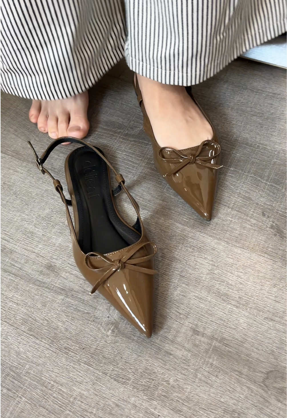 Đôi giày này đi tôn chân lắm luôn, form chuẩn nha mấy bà.. dễ di chuyển, dễ mang dễ phối đồ nữa #giaydep #delicat 