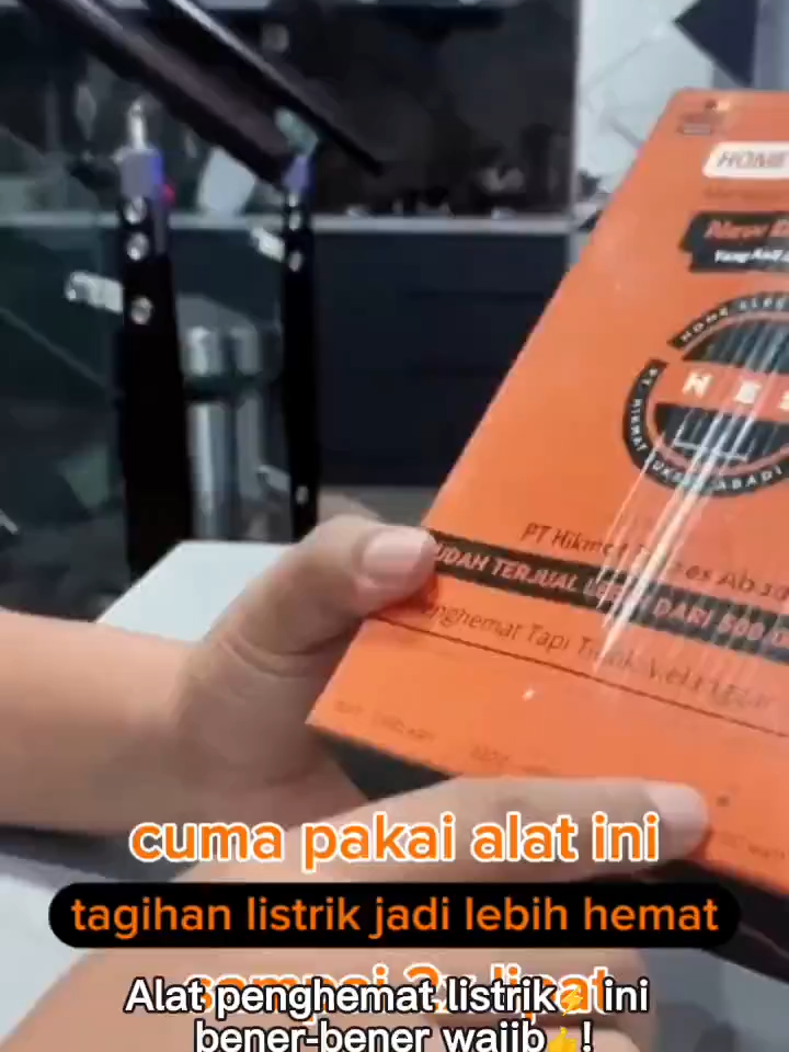 Alat Penghemat Listrik Skala Micro untuk Rumah/ Apartemen/ Ruko dll Berbasis Teknologi Kapasitor Tersedia 3 Tipe Alat (Jaringan 1 Phase) : 1. Tipe A = untuk daya 900 sd 1300 VA (Cek Etalase) 2. Tipe B = untuk daya 2200 sd 4400 VA (Cek Etalase) 3. Tipe C = untuk daya 5500 sd 8800 VA (Cek Etalase) 4. Tipe D = untuk daya 11.000 VA Untuk Jaringan 3 Phase, Silahkan cek etalase kami ======= PASTIKAN PRODUK ADA ID BARCODENYA (ID Barcode digunaan untuk memvalidasi keaslian produk dan mengaktifkan garansi 1 tahun) Brand : Andoda (HSA Electric Saver) Creator : Bambang Sugiyanto Manufactured : PT Hikmat Sukses Abadi Garansi : 1 Tahun oleh PT Hikmat Sukses Abadi Kami menyediakan TIM Teknis pendampingan terkait kendala dengan alat yang dibeli dari PT Hikmat Sukses Abadi, Silahkan hubungi kami melalui website resmi PT Hikmat Sukses Abadi Setiap unit memiliki ID Barcode yang berbeda untuk memvalidasi keaslian produk yang didistribusikan oleh PT Hikmat Sukses Abadi milik Pak Bambang Sugiyanto sebagai creator Alat Penghemat Listrik ini #GajianSale #PromoGuncang88