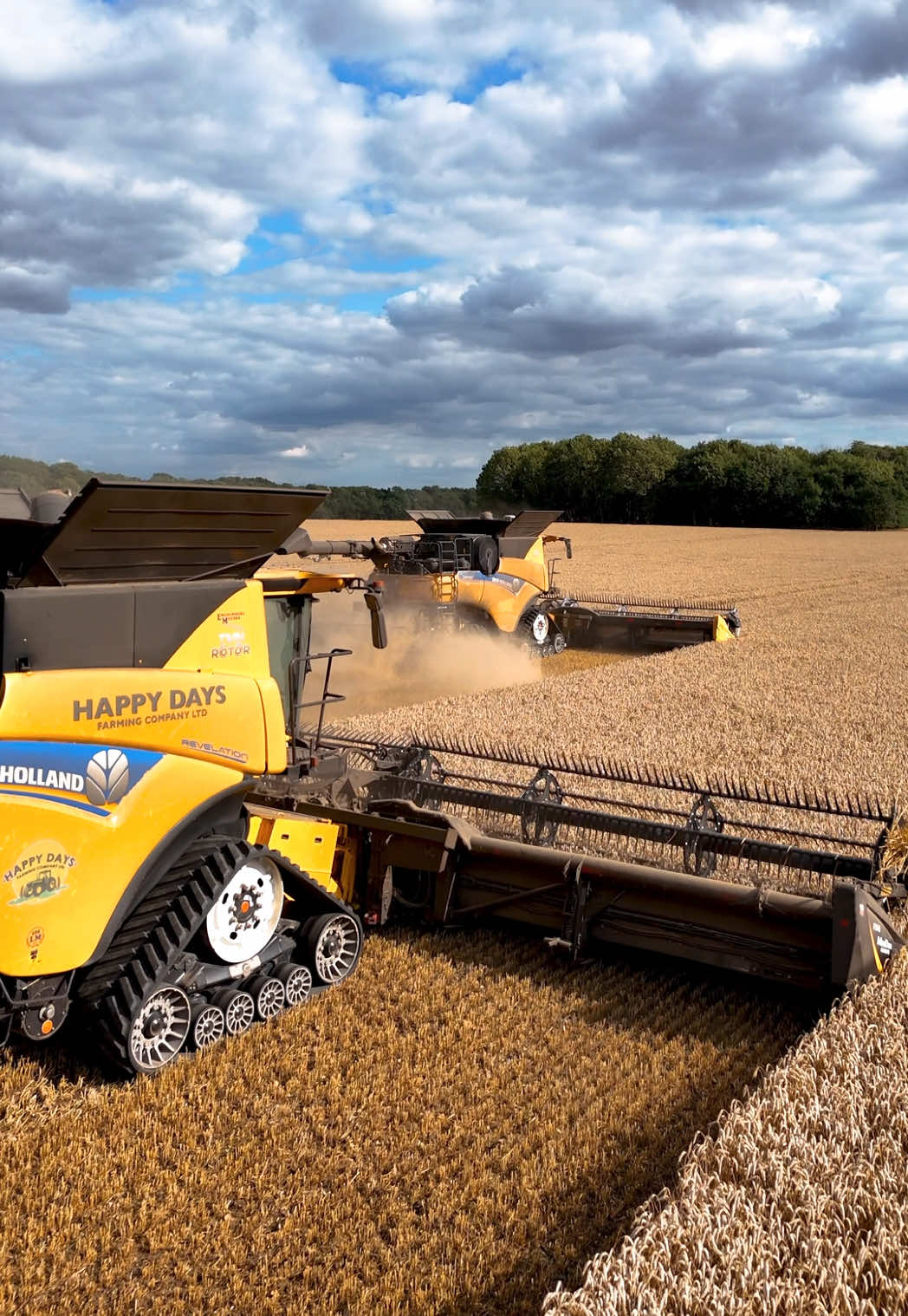 Two Happy Days combines, one beautiful field of @KWSUKLtd Extase 🌾 Drilled late on 01/11/24, and still delivering an impressive 11.43 t/ha, with 13.6 protein and a 79.8 bushel — proof that late drilling can pay off. Backed by the BioNature UK program: 🔹 10L NHK Delta 🔹 1L Xtress 🔹 1L Tip Top Precision. Nutrition. Performance. Another win for the team at @happydaysfarming & BionatureUK @Fendt Global @New Holland AG   @MacDonEurope @happydaysfarming  #HappyDaysFarming #BionatureUK #Harvest2025 #Farm24 #KWSextase #NHKDelta #Xtress #TipTop #LateDrillBigYield #CinematicAg #UKHarvest #FarmingThatWorks #Wheatyield 