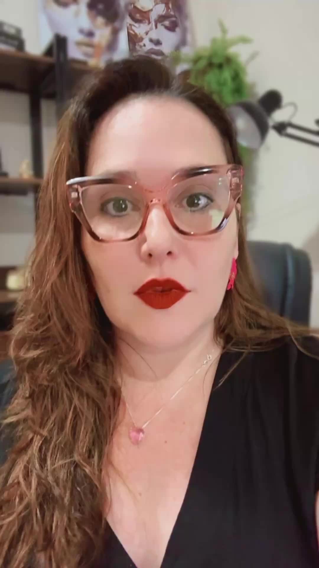 28 anos de casamento. Ele escondeu tudo na empresa. Ela quase saiu sem nada. #divorcio #partilhadebens #advogadadamulher #comunhaoparcialdebens #heranca #empresarios #patrimoniooculto #inventario #viuva #direitosdasmulheres #divórcio #partilhadebens #advogadademulheres #comunhãoparcialdebens #advogadadedivórcio #inventário #herança #viúva #herdeira #esposa