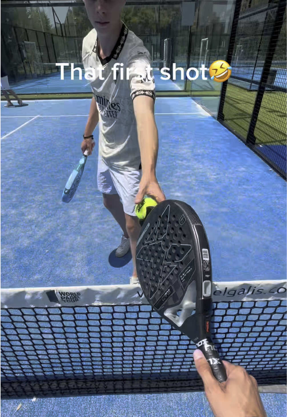 How did he reach that? Grab your PadelGrab now!🎾 Link in bio✅ . . . #fyp #voorjou #padel #foryou #padelvideos #padelfun #padeltime #padeladdict #padelamateur #padelmania #padeltennis #padellovers #smash 