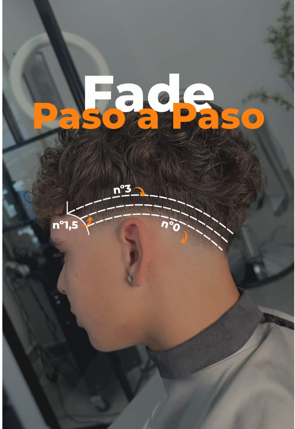 Muchos barberos siguen sin dominar el low fade comprimido… y eso se nota en los cortes. Porque no es solo bajar la línea: si no entiendes cómo estructurarlo desde el visajismo, el resultado va a quedar plano, sin forma, y sin intención. En este video te explico cómo ejecutar un low fade comprimido paso a paso, entendiendo la dirección del corte, la transición de volúmenes y cómo adaptarlo a cada rostro para que no parezca un degradado más, sino una estructura sólida y limpia. 👉 Esta es la clave para que tus cortes se vean profesionales incluso con menos tiempo de trabajo. Y si quieres aprender a pulirlo con tijera, tienes un vídeo completo en mi canal de YouTube donde lo explicamos. @shalomprofessional #barberlife #barbereducators #fade #lowfade #howtofadehair #menstyle #haircut 