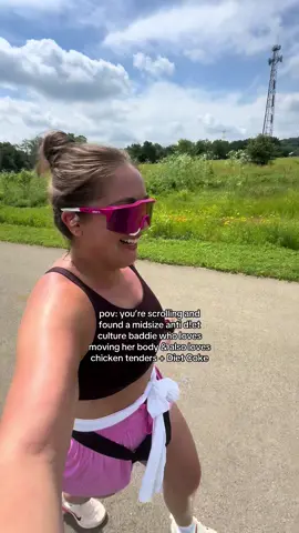 Applying to be ur new favorite midsize creator 🙋🏼‍♀️ #runningcommunity #runnergirl #runner #midsizefitness #motivation #bodypositivity 