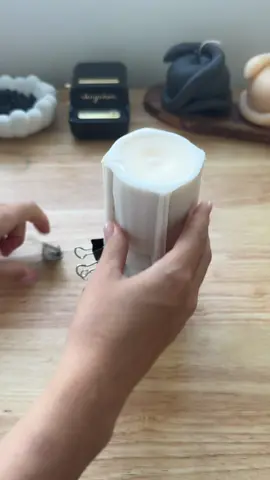 That perfect knot shape 👌 Unmolding is my favorite part of candle making! #knotcandle #pillarcandle #unmoldingvideo #candlereveal #satisfyingunmolding #modernhome #homedecorideas #minimaldecor #sculpturalcandle #candlemaking #handmadecandles #etsyfinds #candlelover #interiorstyle #neutraldecor 