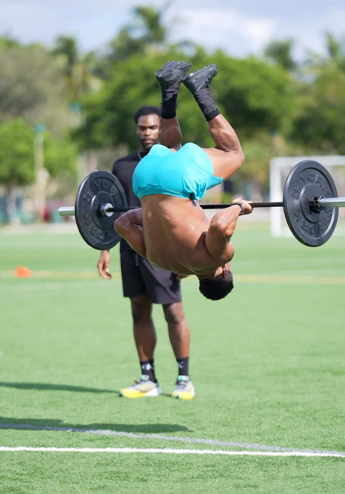 This one took nome 🥜  Repost this video fam. Much appreciated.  Your support is what drives me.  #backflip #flips #workoutmotivation #beastmode #calisthenics 