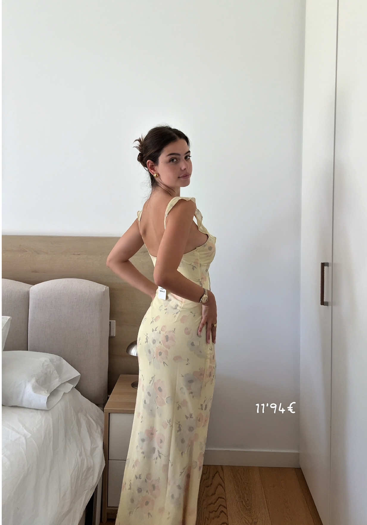 Nadie más que yo se ha vuelto obssesed con el yellow butter🧈🍯💛 me encanta !!! Si queréis alguna prenda de las que llevo, en el vídeo haz click en el enlace de Hacco en mi biografía o busca “carlotatorres” en el buscador de la app de Hacco y ahí encontrarás los mismos looks que llevo yo🫰🏼 aparte de un cupón de nuevo usuario🤑