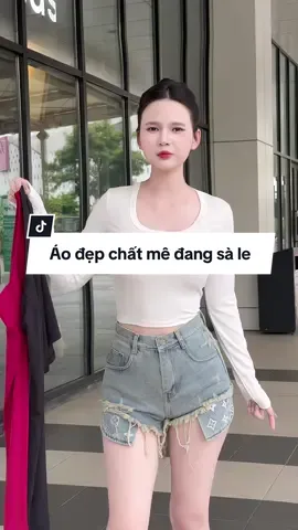 Áo đẹp chất mê đang sà le ở đây nè #thoitrang #thoitrangnu #aonu #aonuxinh #aothun #aokieunu #aothunnu #aokieu #aohottrend #aocroptop 