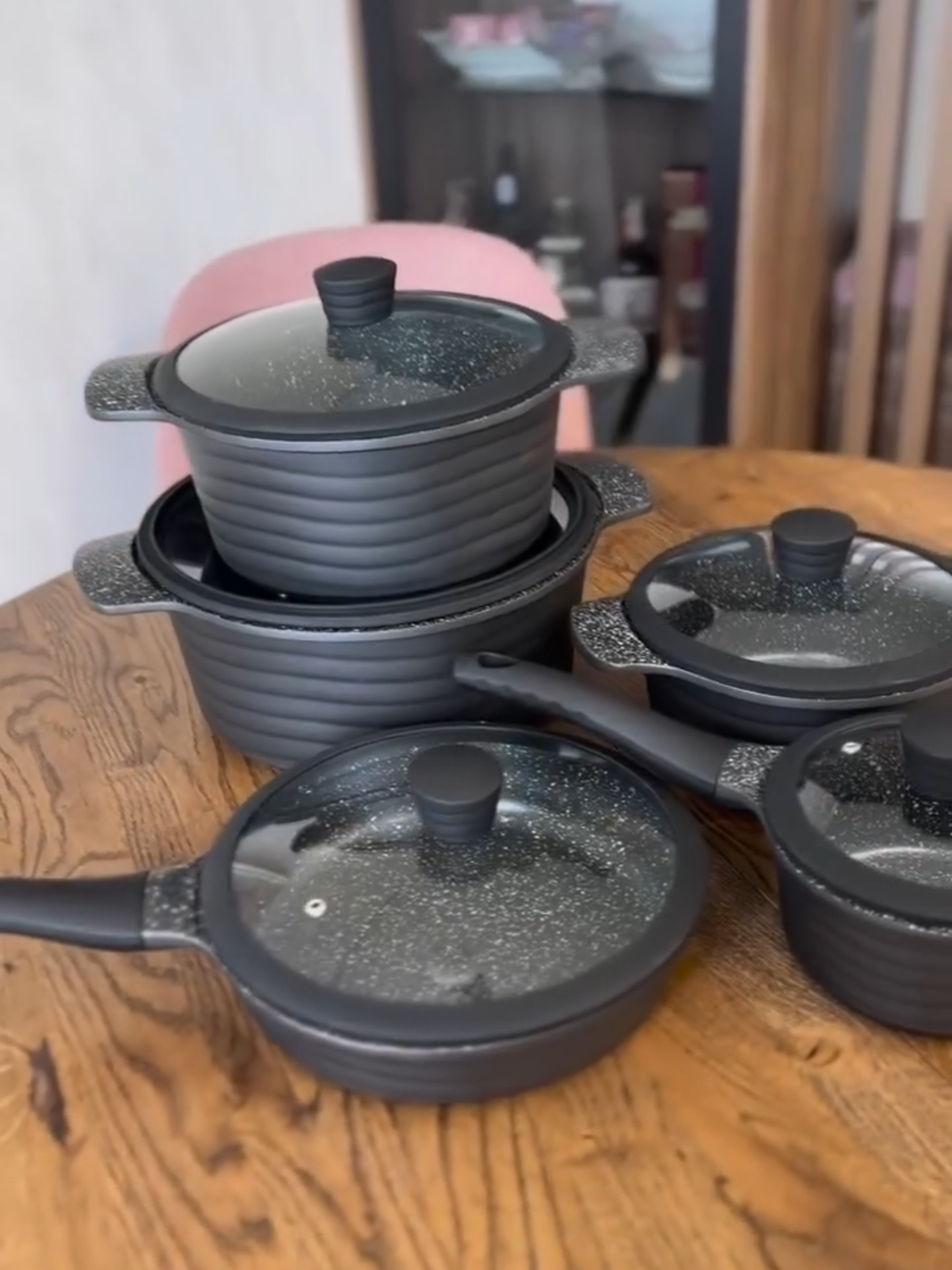 Набор посуды полный  — 129 руб! ✅ В наличии 📦 Отправляем за 1–2 дня Материал: литой алюминий Покрытие: мраморное, с антипригарным эффектом За деталями пишите в сообщения!