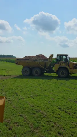 #beaverlandlodge #beaverland #offroad #komatsu #johndeere #sand #heavyequipment 
