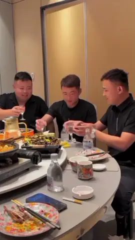 弱者才会一蹶不振,强者只会逆风翻盘,越是穷途末路,越要势如破竹。加油兄弟们