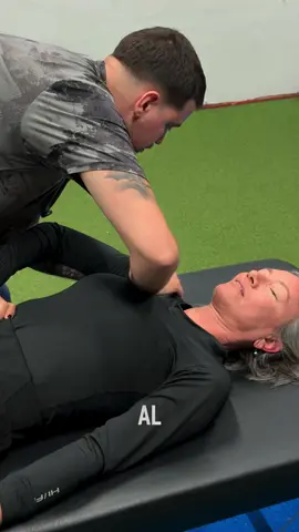 No hay que ser brusco… . #quiropraxia #osteopatia #fisioterapia #fyq 