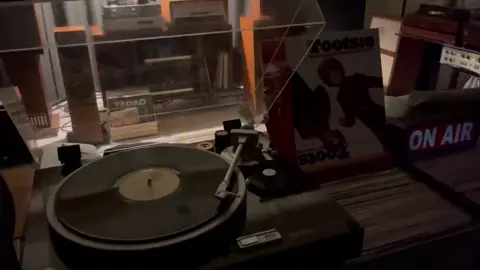 There’s something about this song… the melody, the lyrics, the feeling. It’s soft, timeless, and full of hope — like falling in love slowly, then all at once. Maybe that’s why it still hits different. Maybe that’s why… it might be you. 🎶💫 #ItMightBeYou #StephenBishop #SoftLoveSongs #TimelessMusic #VinylVibes #romanticsong #NowSpinning #fyp #vinylrecords #music 