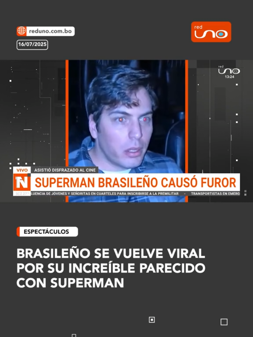 Um par de óculos, um ingresso na mão e a esperança de um herói no coração. Quem diria que uma ida discreta ao cinema renderia manchete na TV boliviana? Até o Clark ficaria surpreso. Matéria da @RED UNO DE BOLIVIA  #superman #clarkkent #dccomics #viral #fyp 