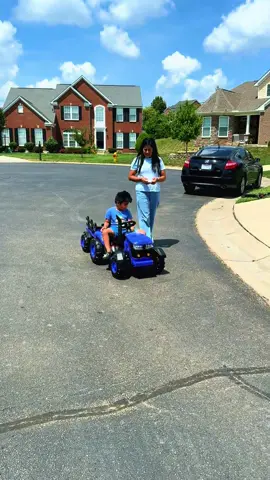 Remote control tractor #kidsplay #toytractors #tractor #12v #kidstoy #remotecontroltoy #foryoupage #remotecontrolcar  