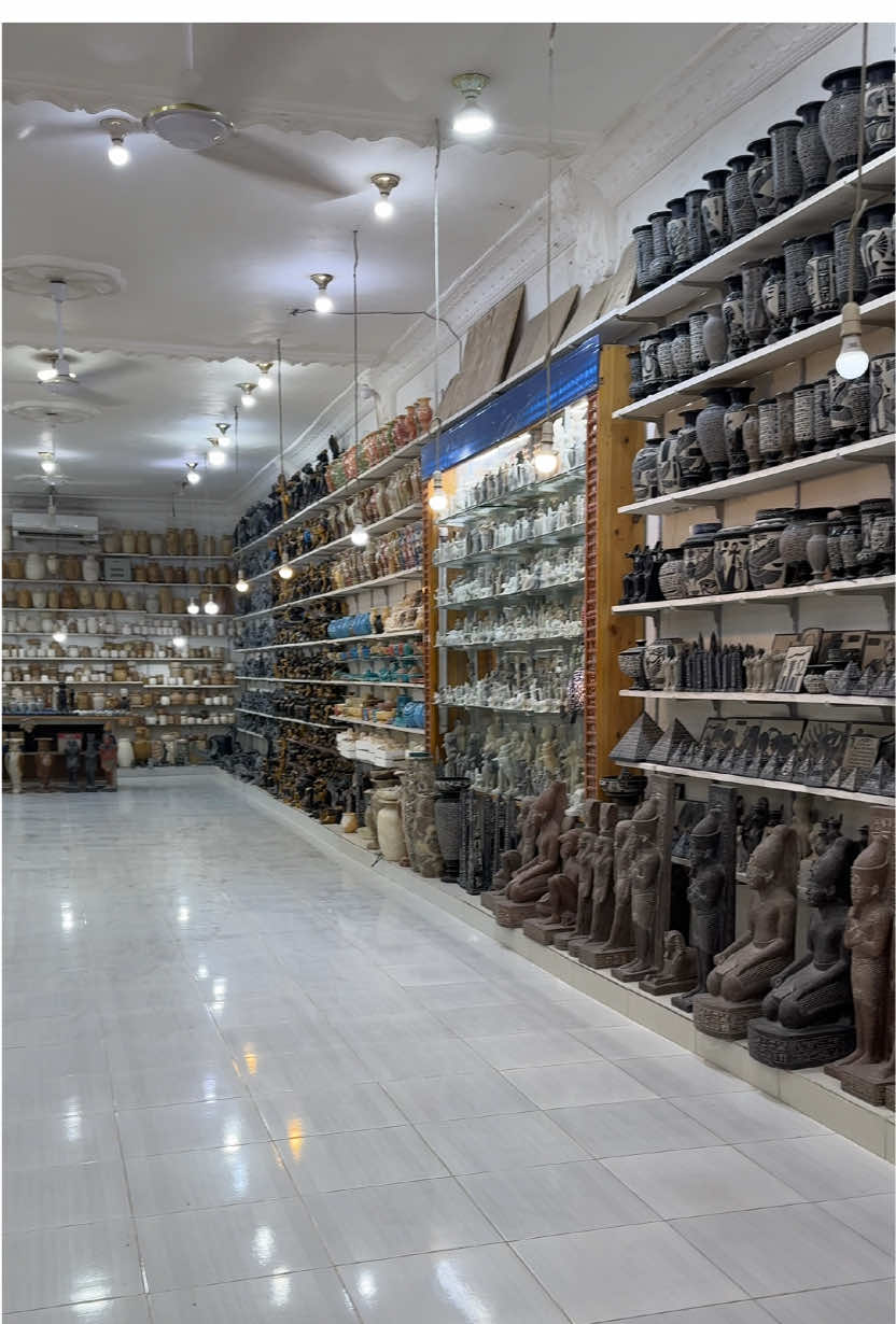 Thutmose Alabaster Factory is one of Luxor's artisanal alabaster factories, located on the West Bank. This factory specializes in working with alabaster and other stones, as well as offering local crafts in wood and granite. Large pieces are shipped all over the world. You can buy them on your trip and have them at home when you return. #egypt #luxor #alabaster #shopping #travel #travelshopping #مصر🇪🇬 #LIVEIncentiveProgram #GenuineInteractionMatters #PaidPartnership 